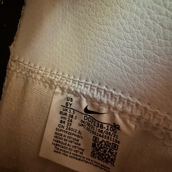 Nike Blazer Mid 77 - Picture 2 of 4